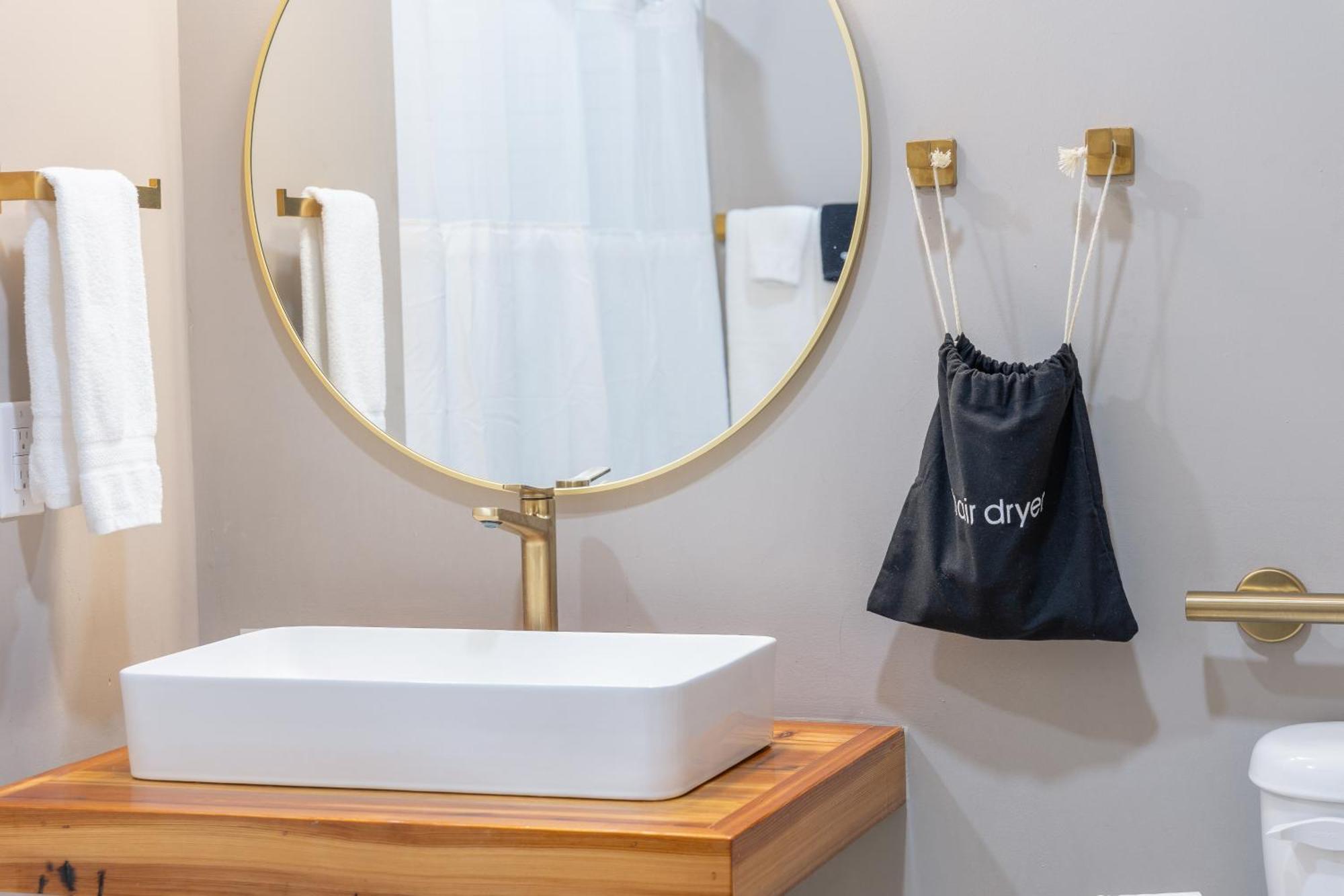 Hotel Whiskey In Pascagoula Ngoại thất bức ảnh