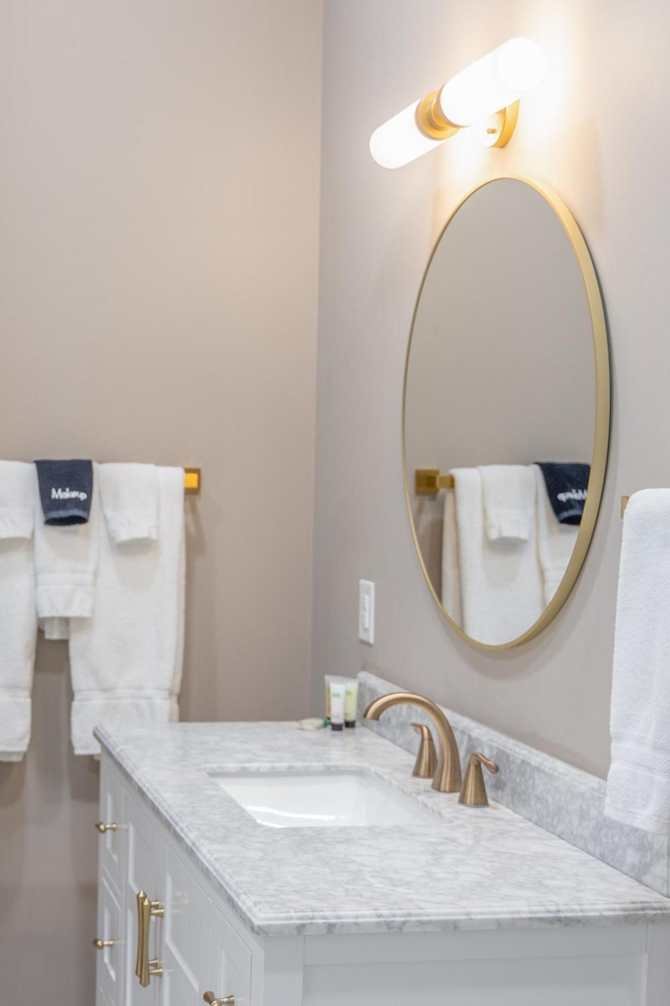 Hotel Whiskey In Pascagoula Ngoại thất bức ảnh